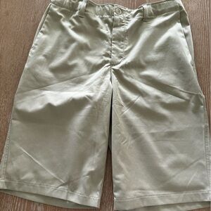 Boys under armor performance golf short size 16 khaki.